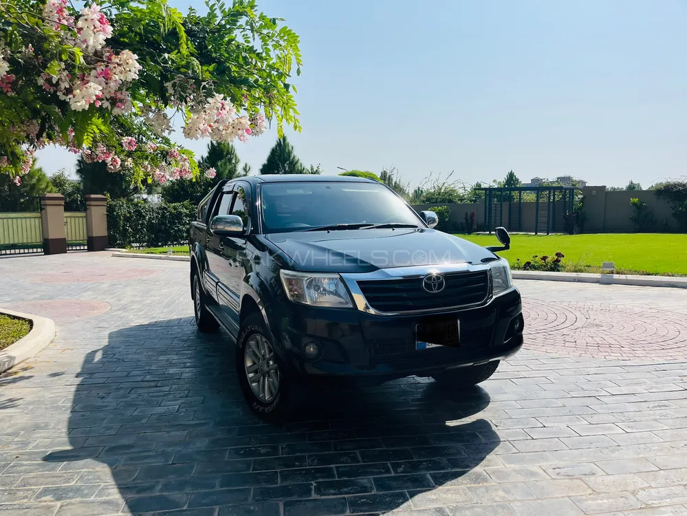 Toyota Hilux 2015 for Sale in Islamabad Image-1