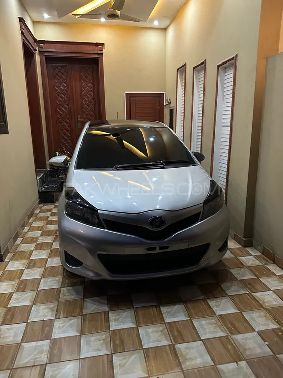 Toyota Vitz 2015 for Sale in Sialkot Image-1