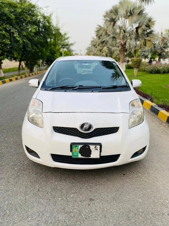 Toyota Vitz 2010 for Sale in Lahore Image-1