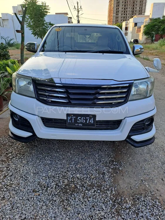 Toyota Hilux 2014 for Sale in Karachi Image-1
