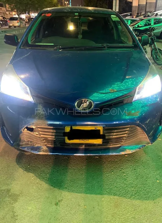 Toyota Vitz 2015 for Sale in Karachi Image-1