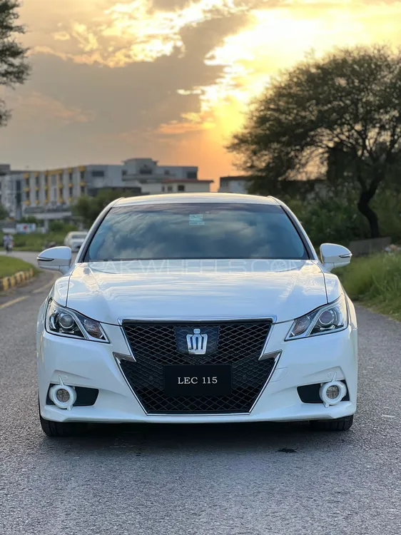 Toyota Crown 2013 for Sale in Islamabad Image-1