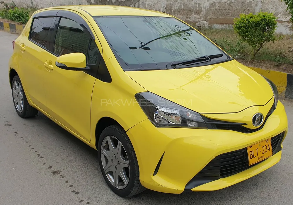 Toyota Vitz 2015 for Sale in Karachi Image-1