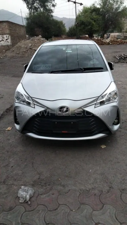 Toyota Vitz 2017 for Sale in Peshawar Image-1