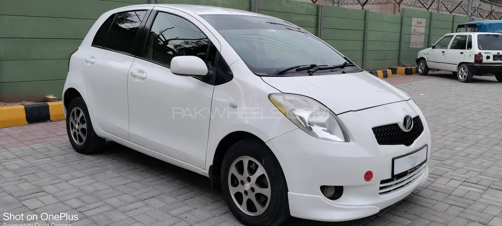 Toyota Vitz 2006 for Sale in Peshawar Image-1