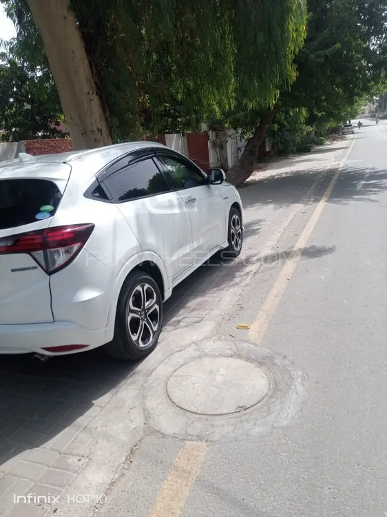 Honda Vezel 2015 for Sale in Rahim Yar Khan Image-1