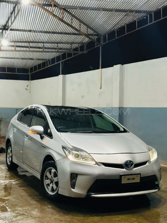 Toyota Prius 2012 for Sale in Hyderabad Image-1