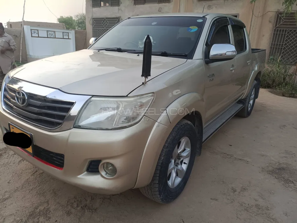 Toyota Hilux 2012 for Sale in Jacobabad Image-1