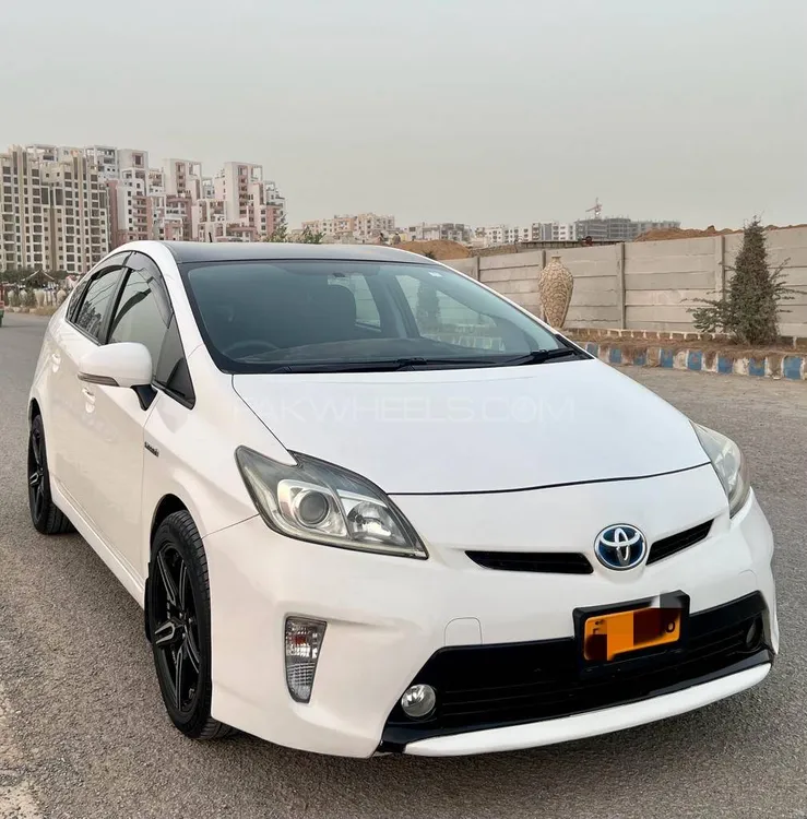 Toyota Prius 2014 for Sale in Karachi Image-1
