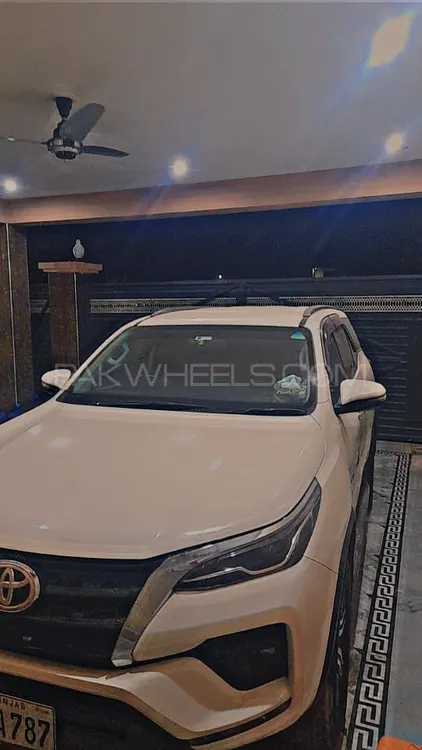 ٹویوٹا فورچیونر 2021 for Sale in فیصل آباد Image-1