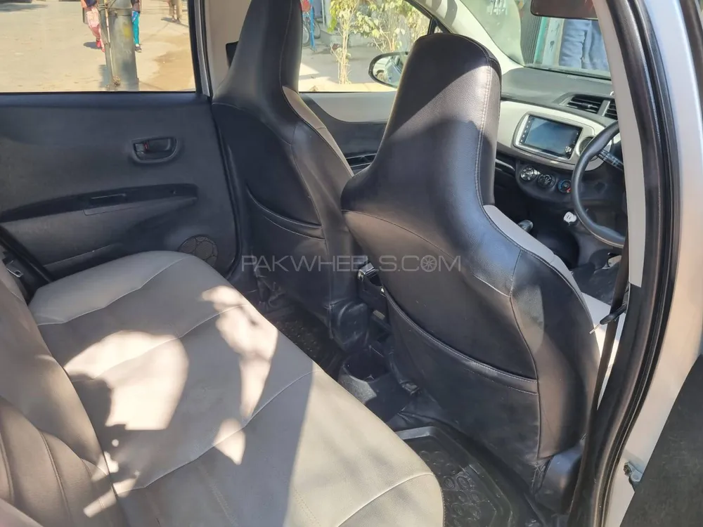 Toyota Vitz 2013 for Sale in Sahiwal Image-1