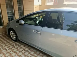 Toyota Prius Alpha G Touring 2012 for Sale