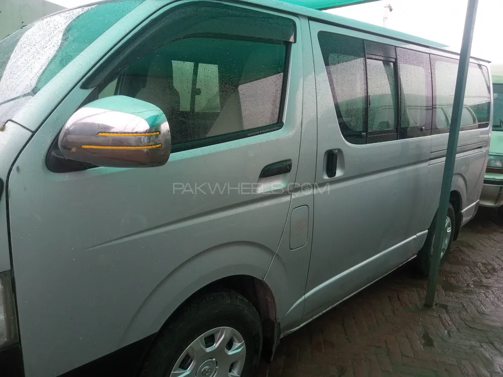 Toyota Hiace 2011 for Sale in Lahore Image-1