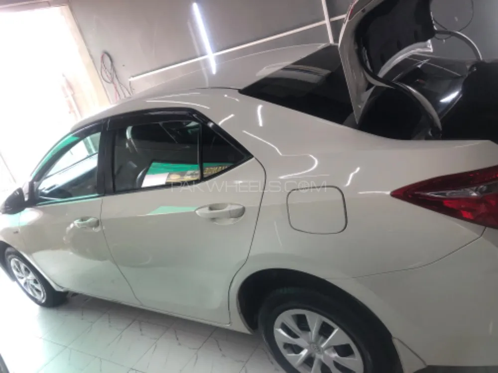 Toyota Corolla 2016 for Sale in Peshawar Image-1