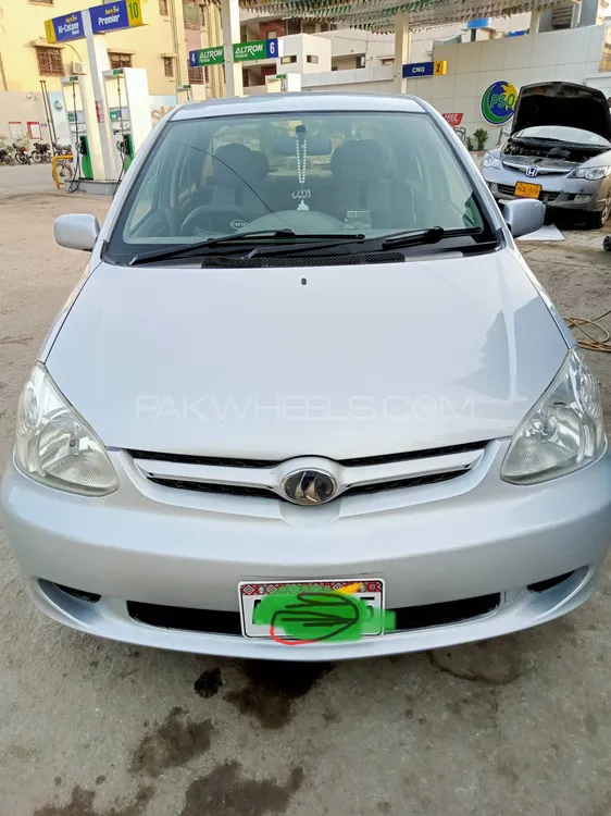 Toyota Platz 2004 for Sale in Karachi Image-1