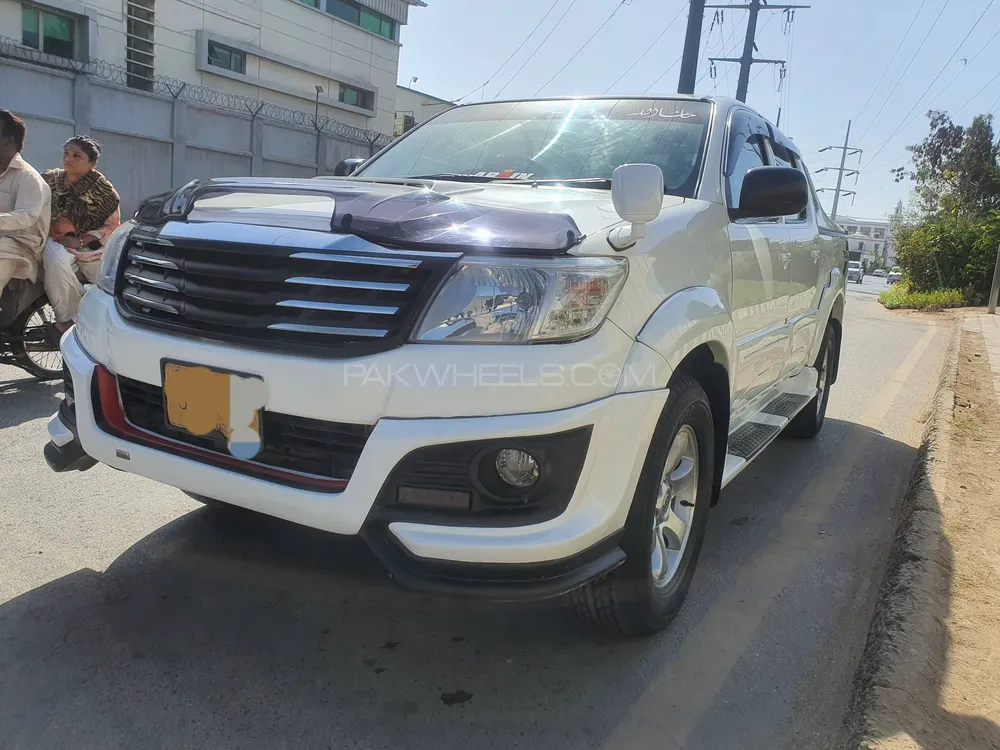 Toyota Hilux 2023 for Sale in Karachi Image-1