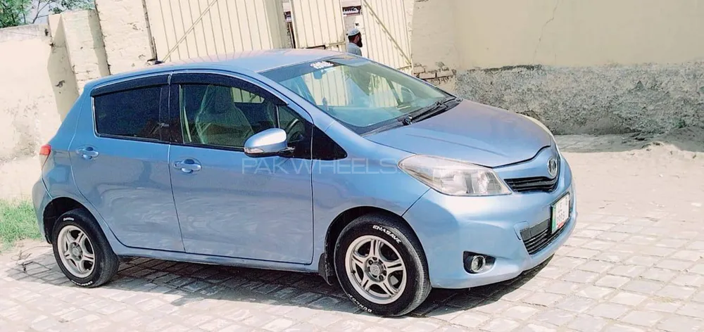 Toyota Vitz 2012 for Sale in Islamabad Image-1