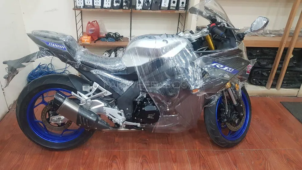 Yamaha FZR 400 2023 for Sale Image-1