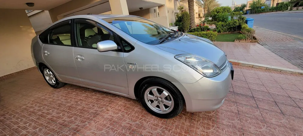 Toyota Prius 2010 for Sale in Karachi Image-1