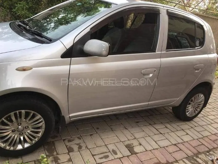 Toyota Vitz 2004 for Sale in Peshawar Image-1