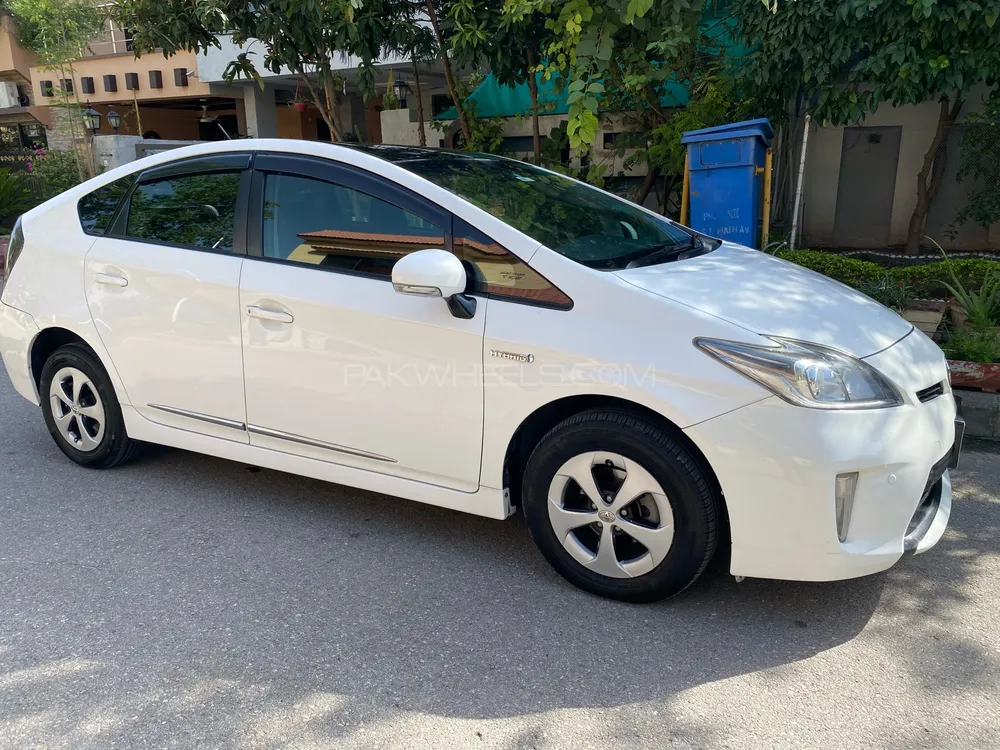 Toyota Prius 2014 for Sale in Islamabad Image-1