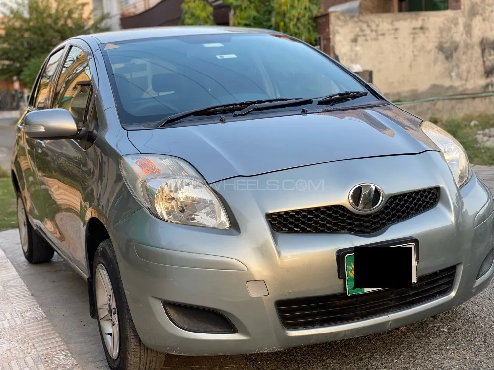 Toyota Vitz 2010 for Sale in Lahore Image-1