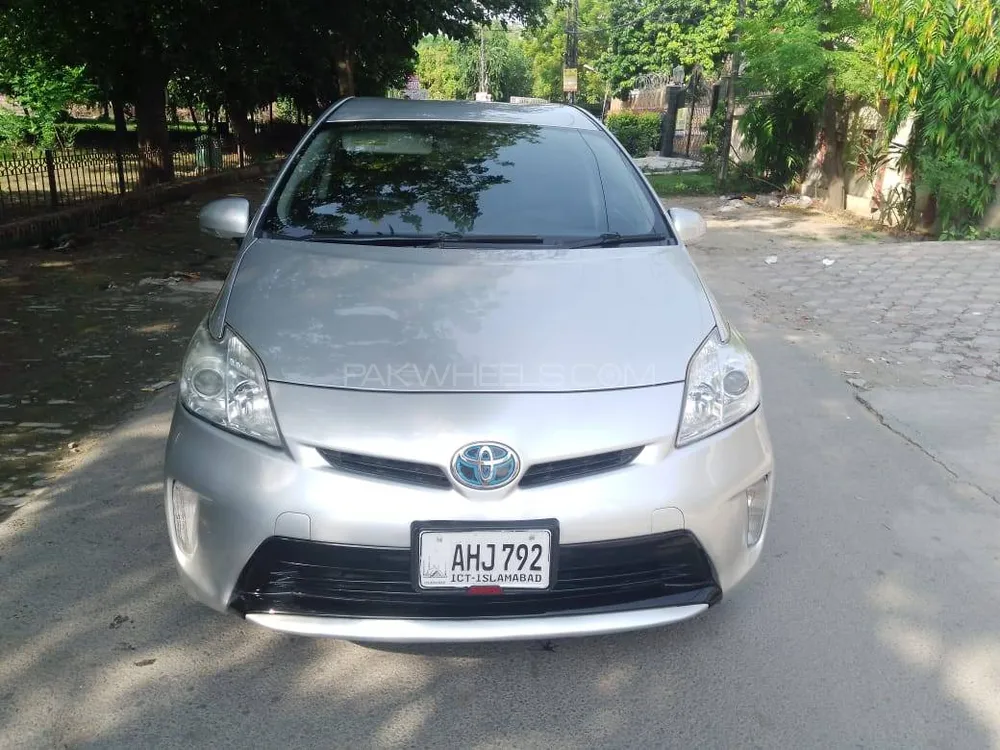 Toyota Prius 2014 for Sale in Lahore Image-1