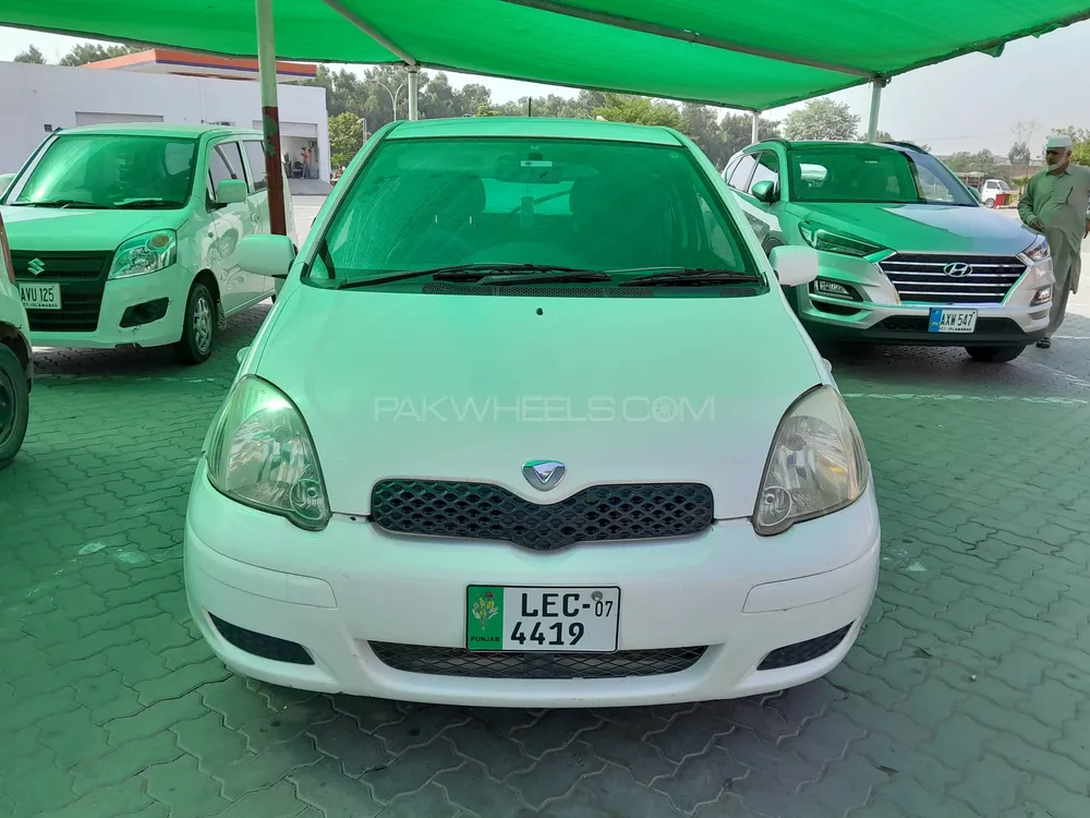Toyota Vitz 2004 for Sale in Bat khela Image-1