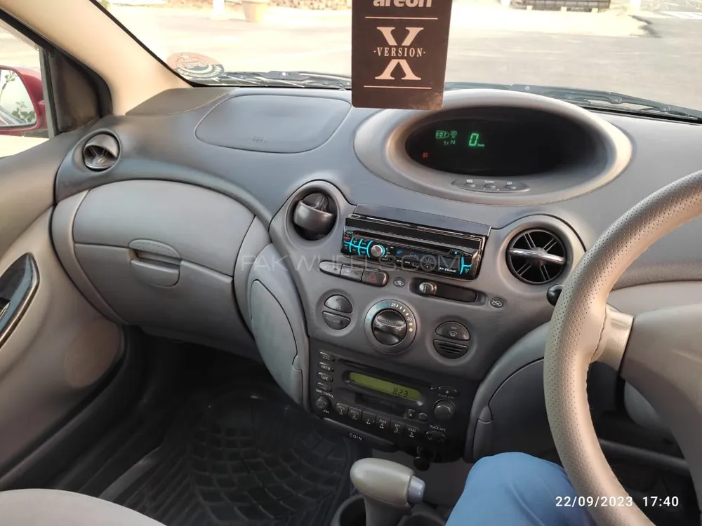 Toyota Vitz 2001 for Sale in Peshawar Image-1