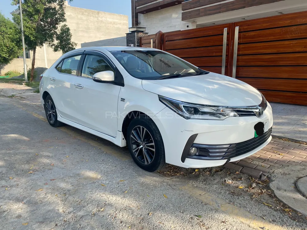 Toyota Corolla 2017 for Sale in Lahore Image-1