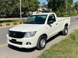 Toyota Hilux 4x2 Single Cab Standard 2015 for Sale