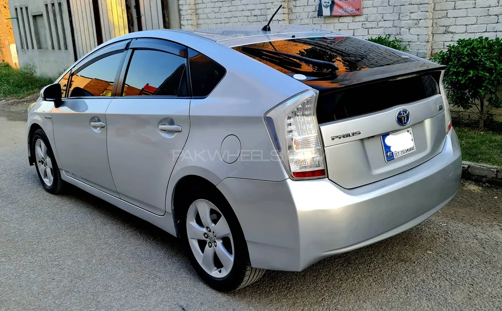 Toyota Prius 2010 for Sale in Peshawar Image-1