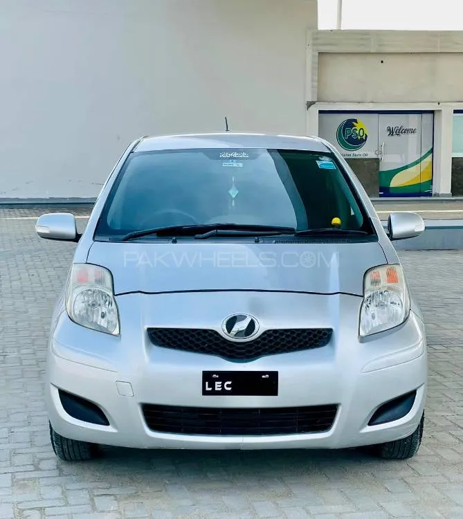 Toyota Vitz 2010 for Sale in Islamabad Image-1