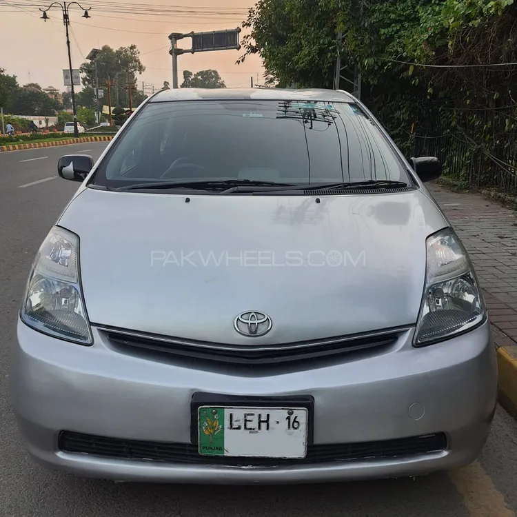 Toyota Prius 2010 for Sale in Lahore Image-1