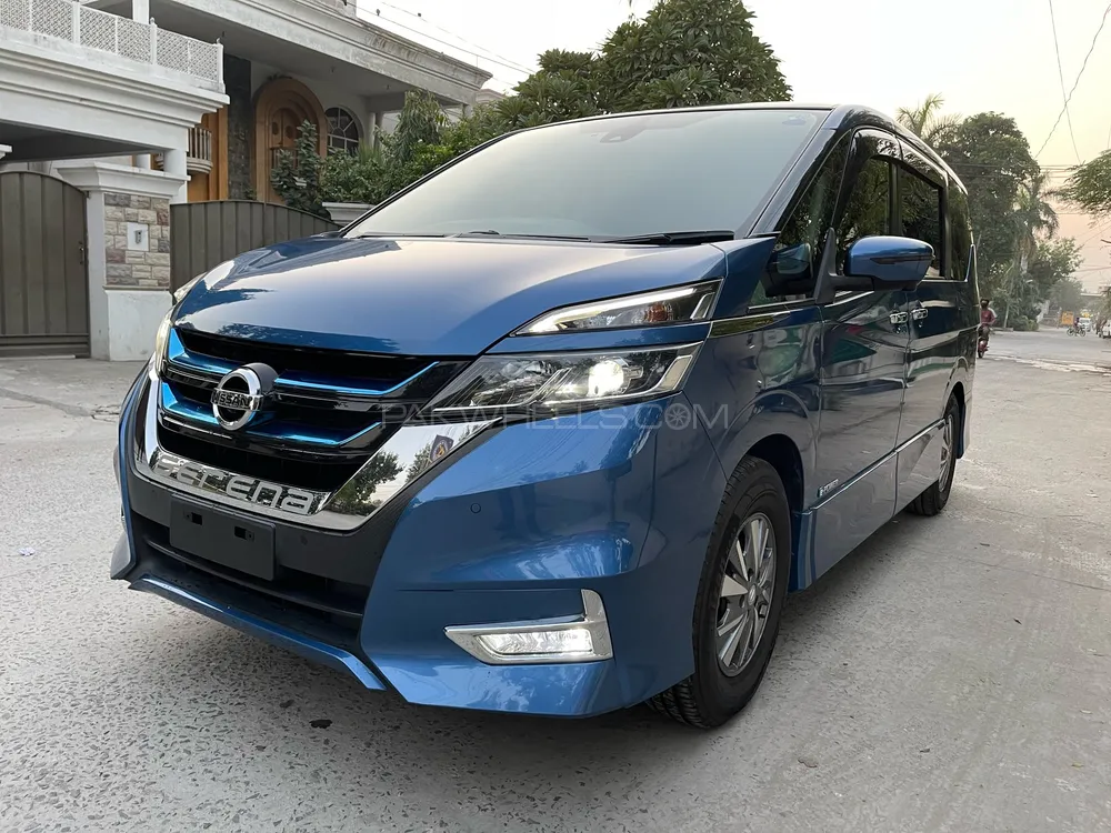 Nissan Serena HIGHWAY STAR 2018 for sale in Lahore | PakWheels