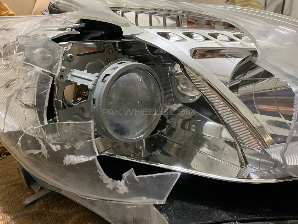 Toyota prius genuine projector and headlight housing accessories  Image-1