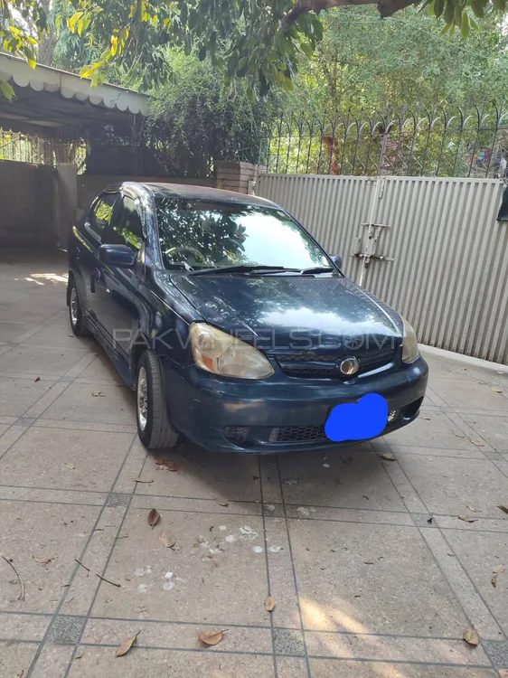 Toyota Platz 2004 for Sale in Lahore Image-1