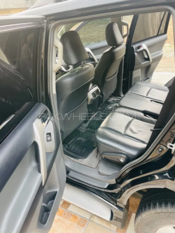 Toyota Prado 2010 for Sale in Lahore Toyota Prado 2010 for Sale in Lahore Image-4