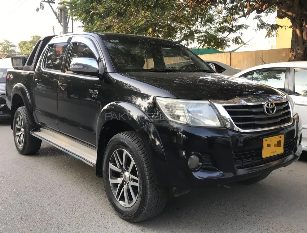 Toyota Hilux 2014 for Sale in Karachi Image-1
