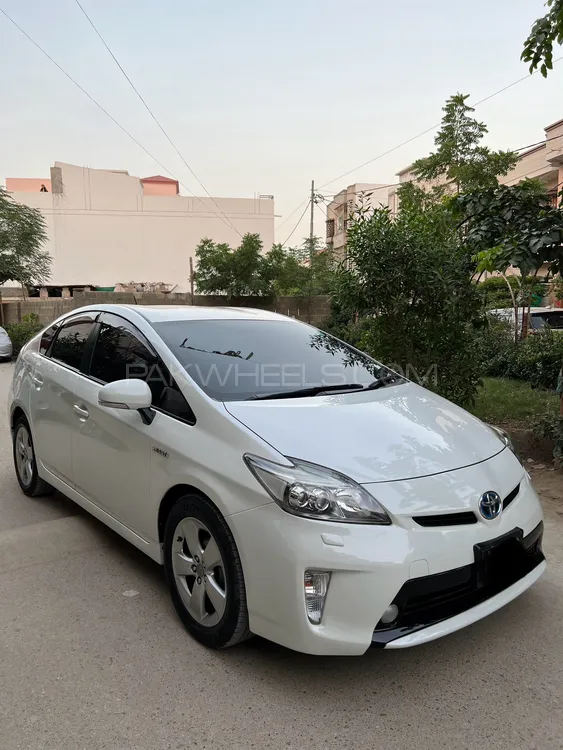 Toyota Prius 2014 for Sale in Karachi Image-1