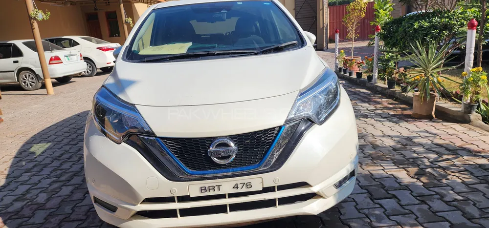 Nissan Note 2017 for Sale in Peshawar Image-1