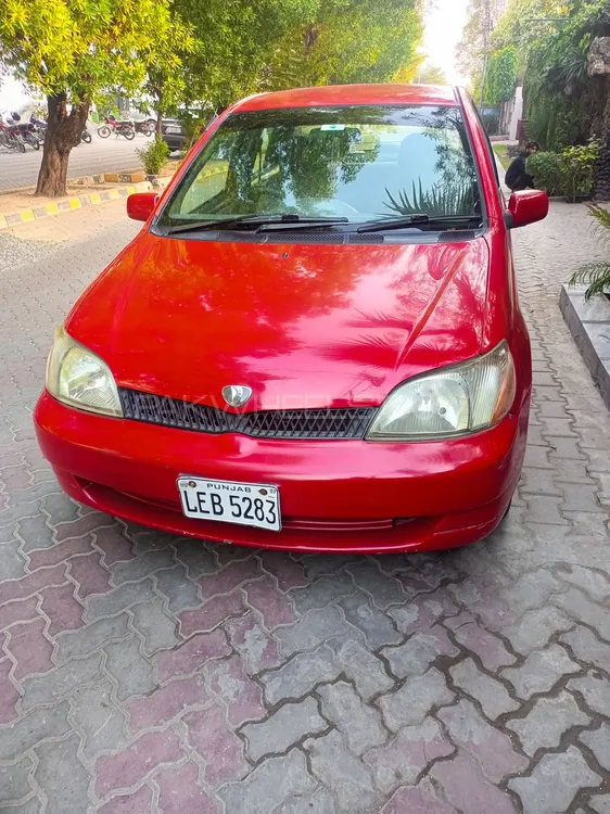 Toyota Platz 2000 for Sale in Lahore Image-1