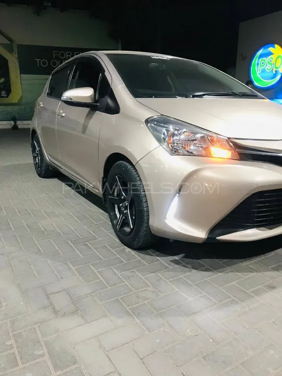 Toyota Vitz 2015 for Sale in Faisalabad Image-1