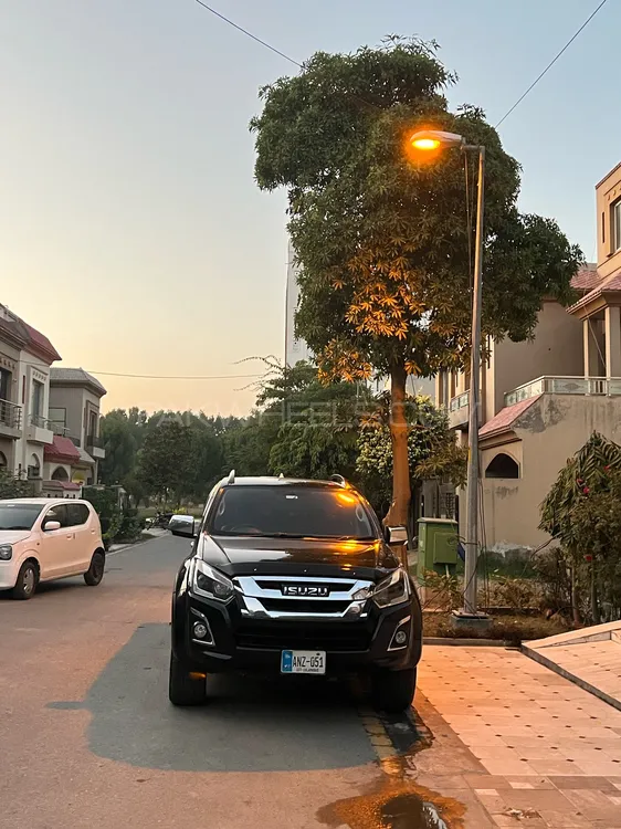 Isuzu D-Max 2019 for Sale in Lahore Image-1