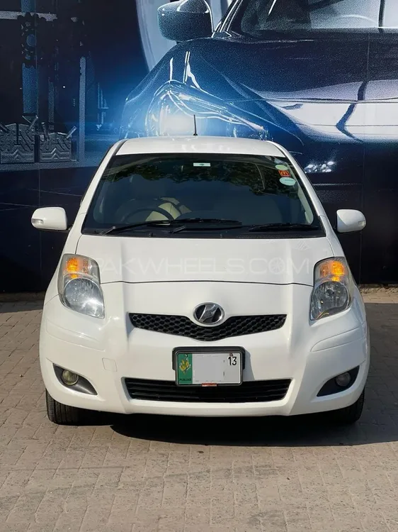 Toyota Vitz 2010 for Sale in Lahore Image-1