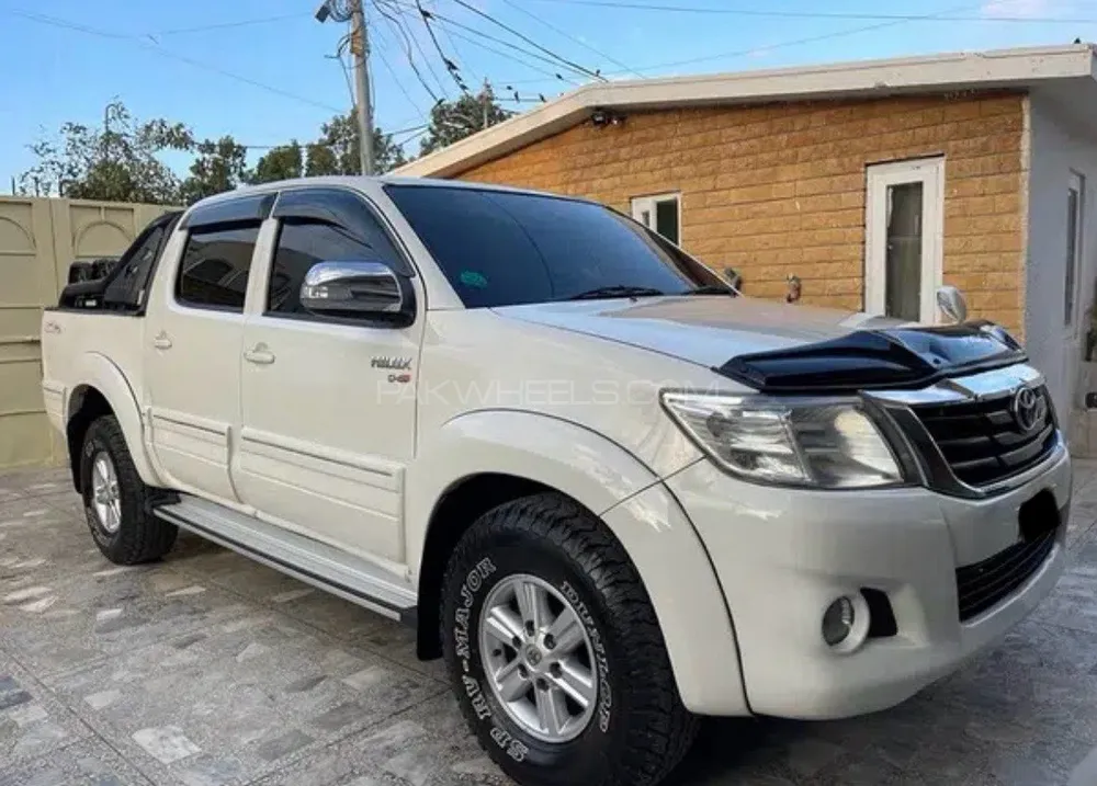 Toyota Hilux 2013 for Sale in Karachi Image-1