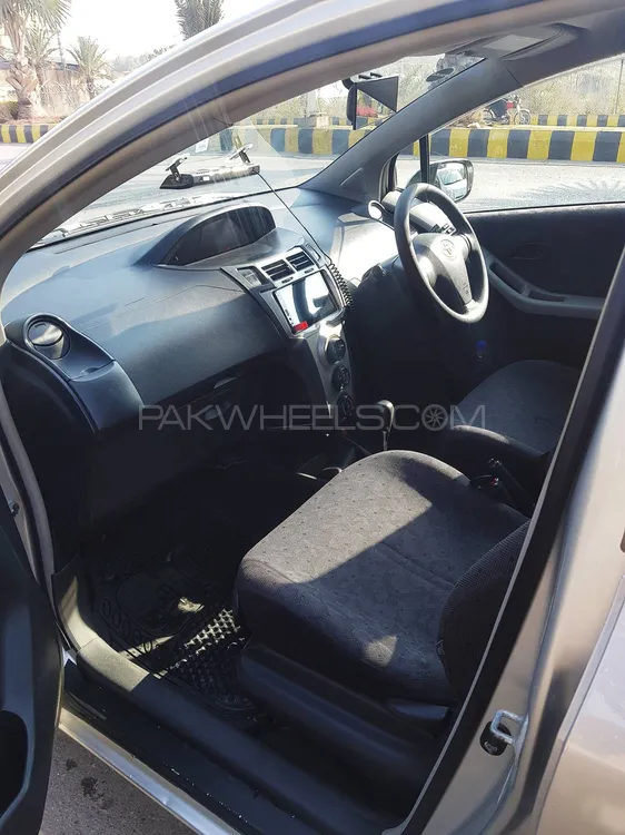 Toyota Vitz 2010 for Sale in Islamabad Image-1