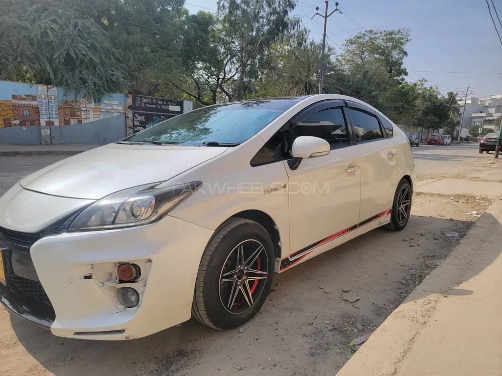 Toyota Prius 2012 for Sale in Karachi Image-1