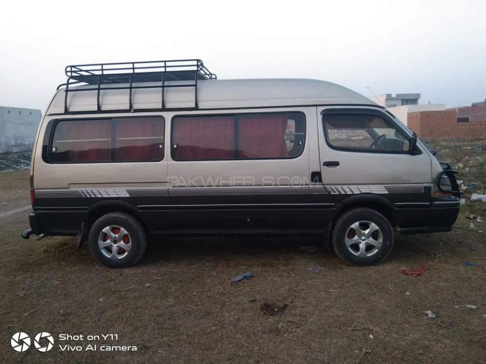 Toyota hiace best sale bus 2003 model