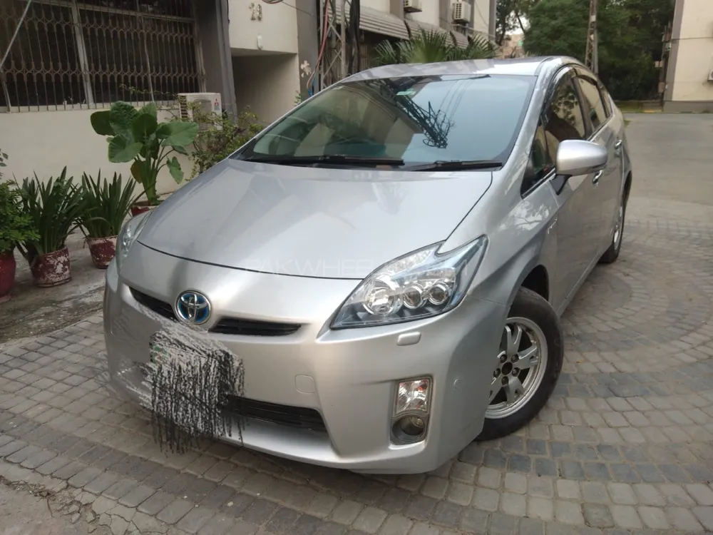 Toyota Prius 2011 for Sale in Lahore Image-1
